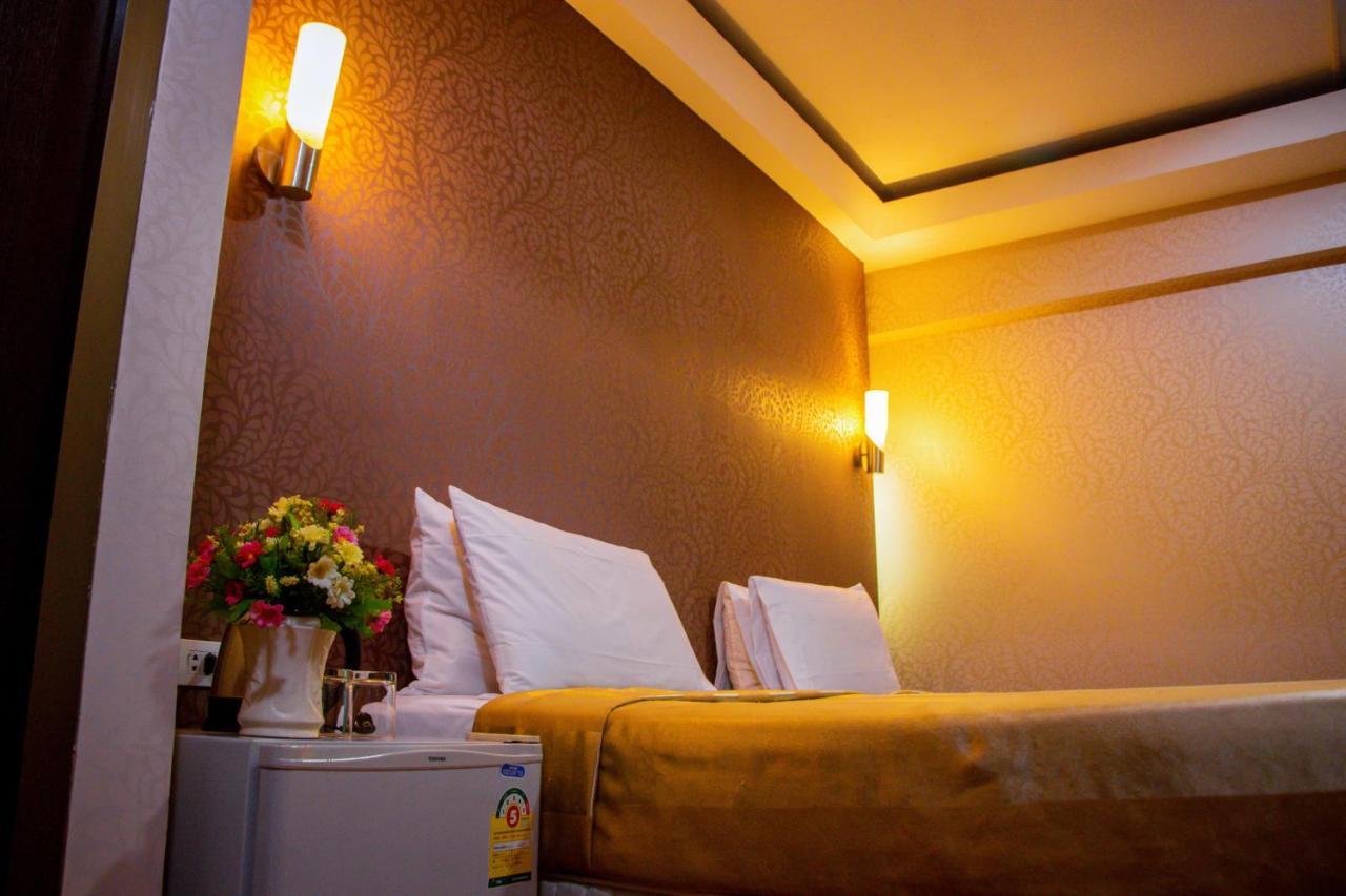 Visiting Card Hotel & Resort Bangkok Extérieur photo