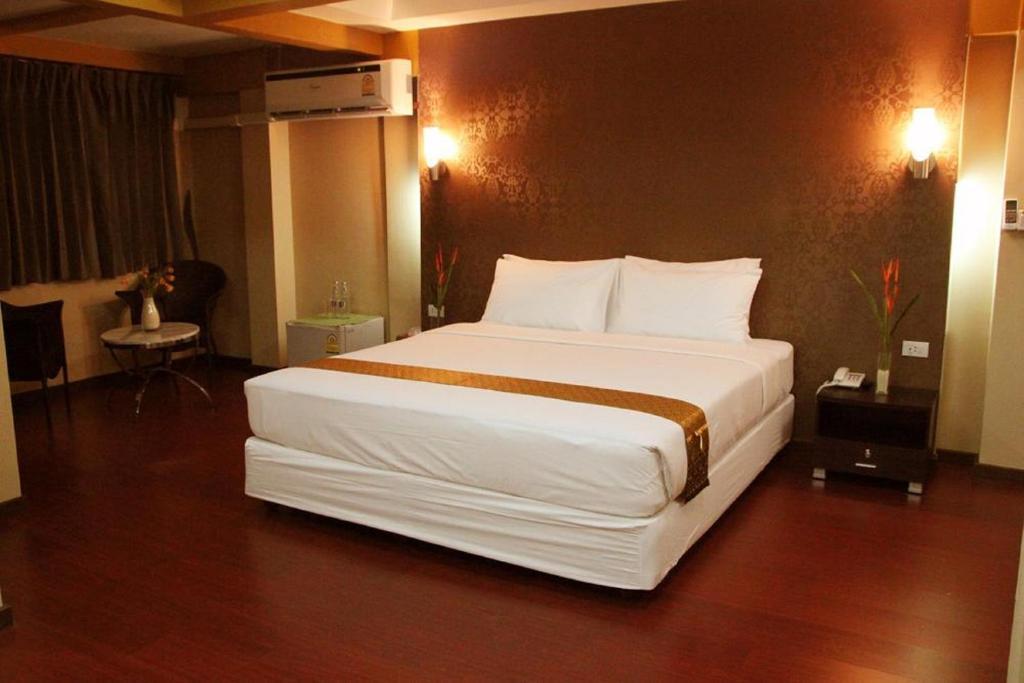 Visiting Card Hotel & Resort Bangkok Extérieur photo
