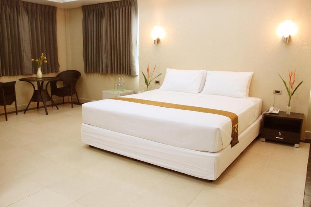 Visiting Card Hotel & Resort Bangkok Extérieur photo
