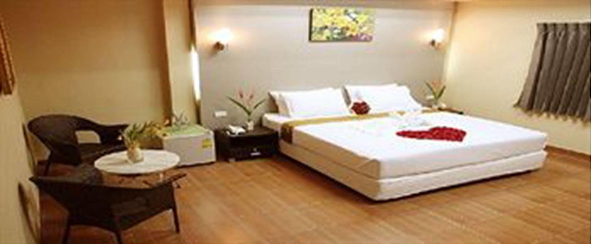 Visiting Card Hotel & Resort Bangkok Extérieur photo