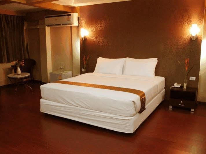 Visiting Card Hotel & Resort Bangkok Extérieur photo